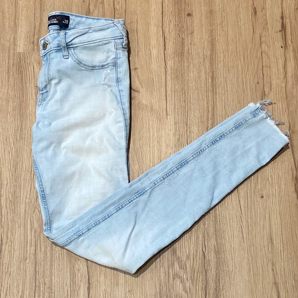 💘Hollister Super Skinny Distressed Jeans💘